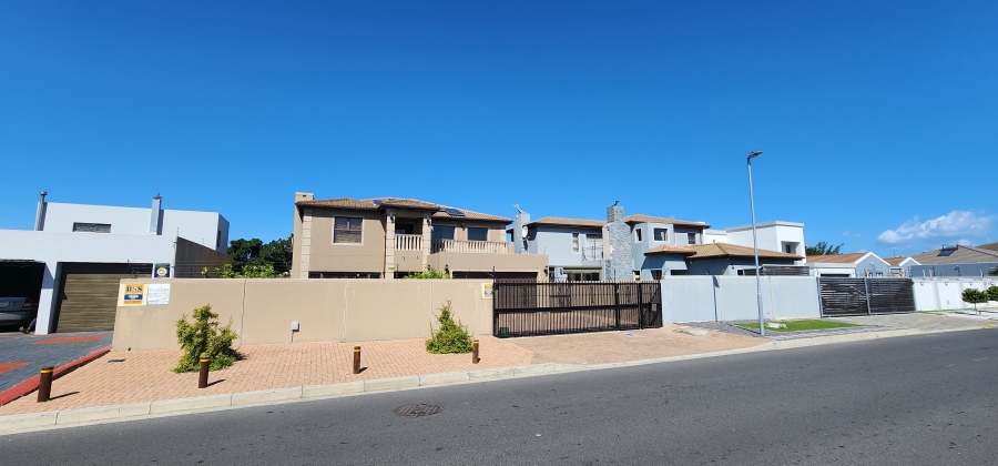 4 Bedroom Property for Sale in Parklands East Western Cape